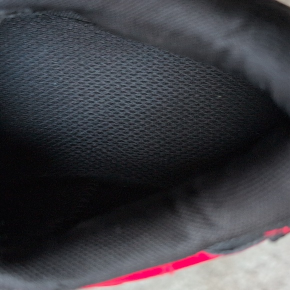 Under Armour Youth Basketball Shoes - Picture 11 of 11